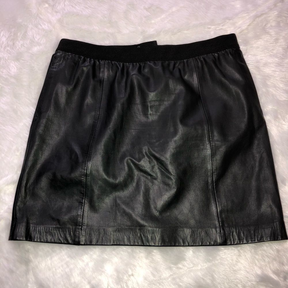 🖤 Women’s Leather Mini Size 10